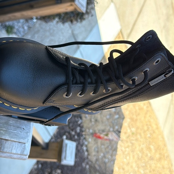 Dr. Martens Shoes - NWT Dr. Martens Jadin III Leather Lace Up Boots with air cushioned Blk Size 7